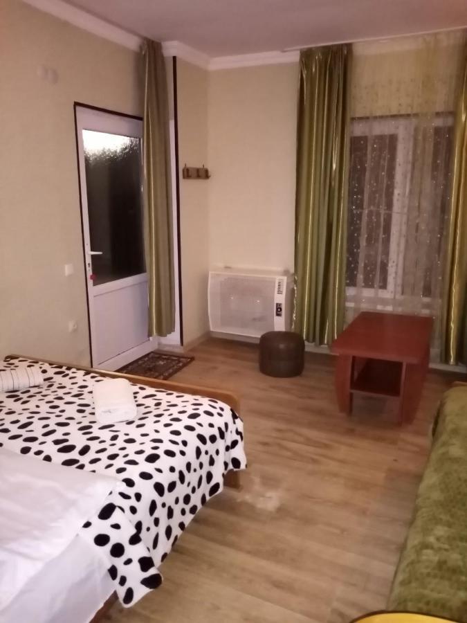 Maya Guest House Szenaki Kültér fotó